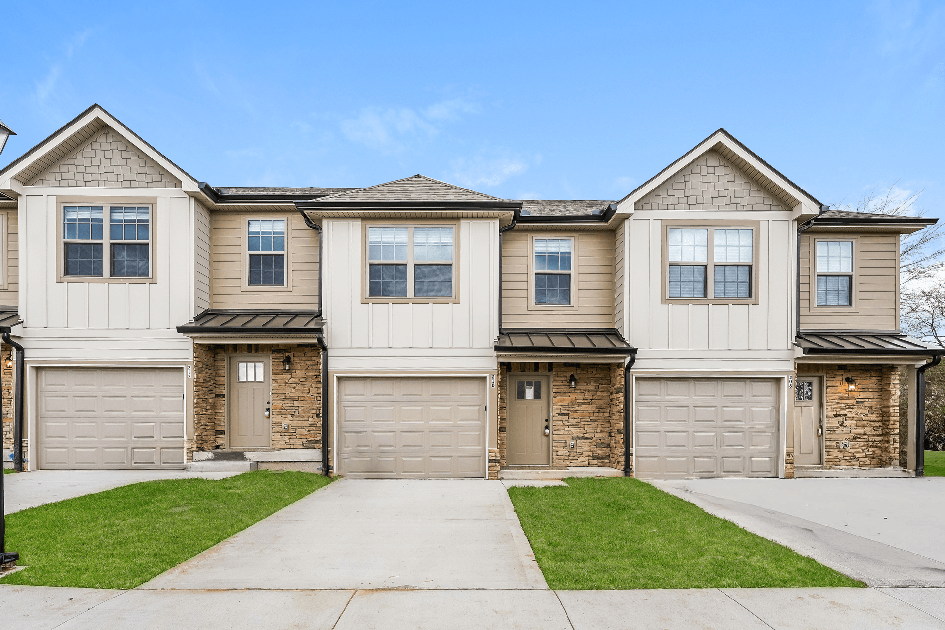 210 Signature Pl