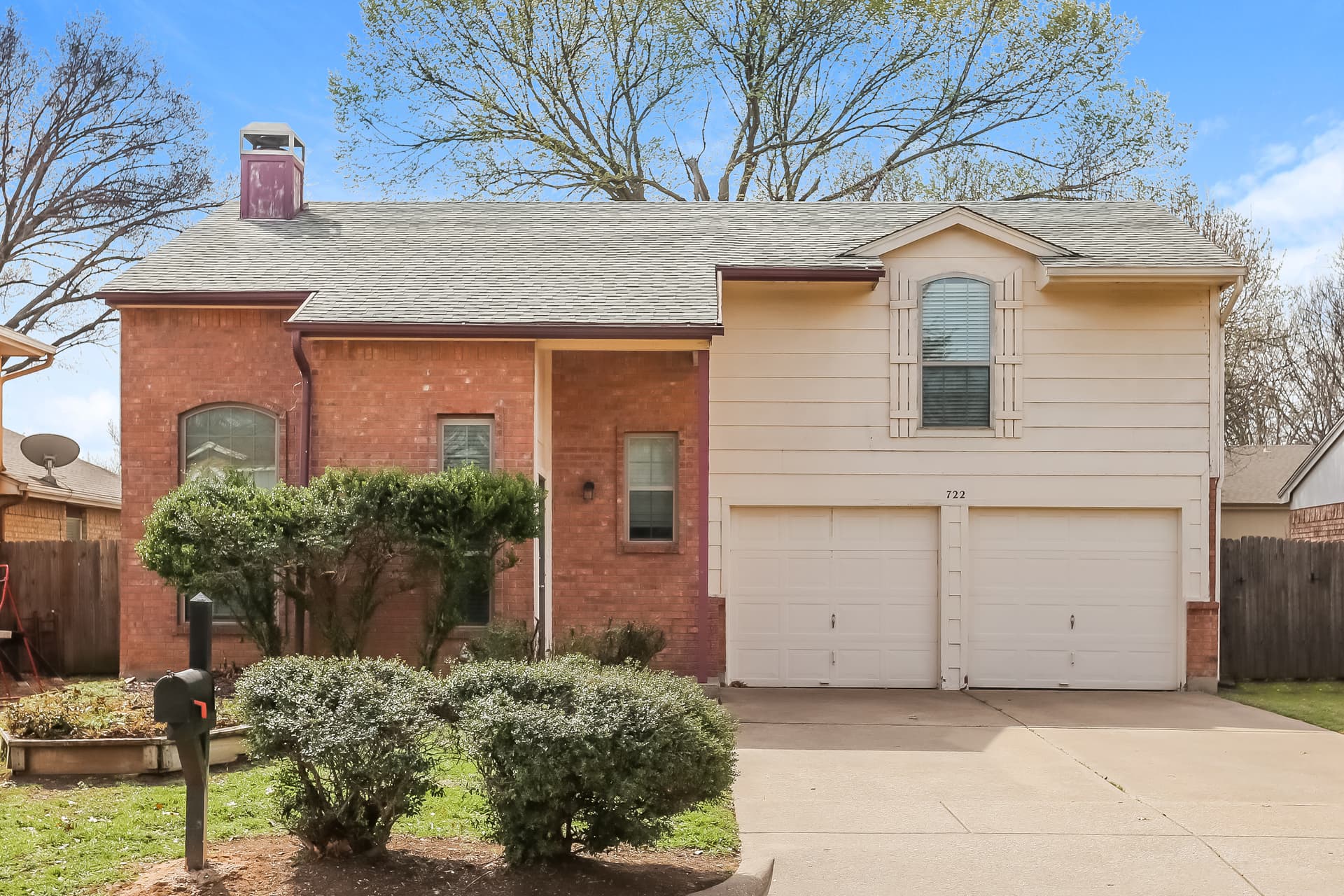 722 Nightingale Cir