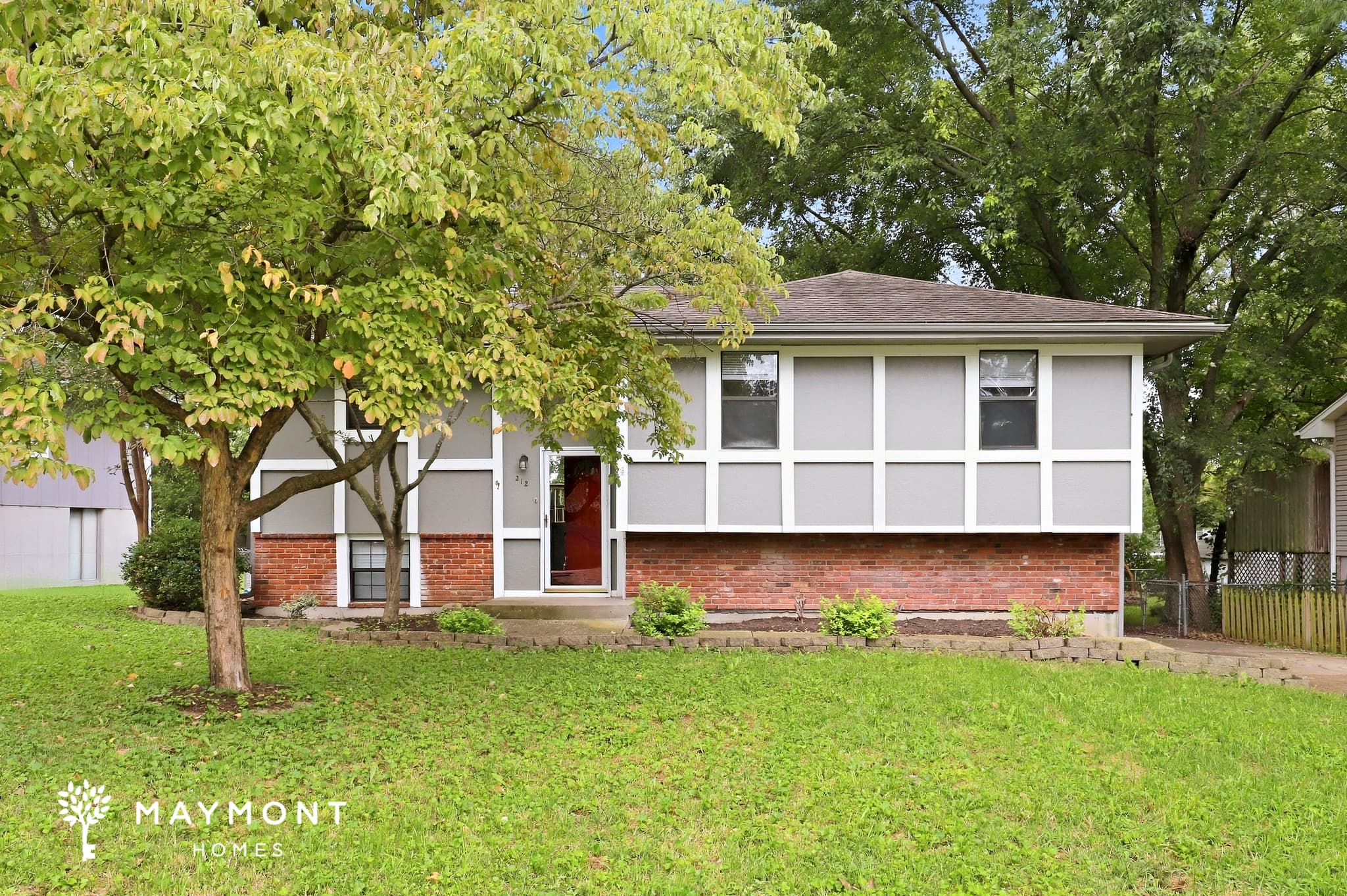 312 NE Lakeview Drive