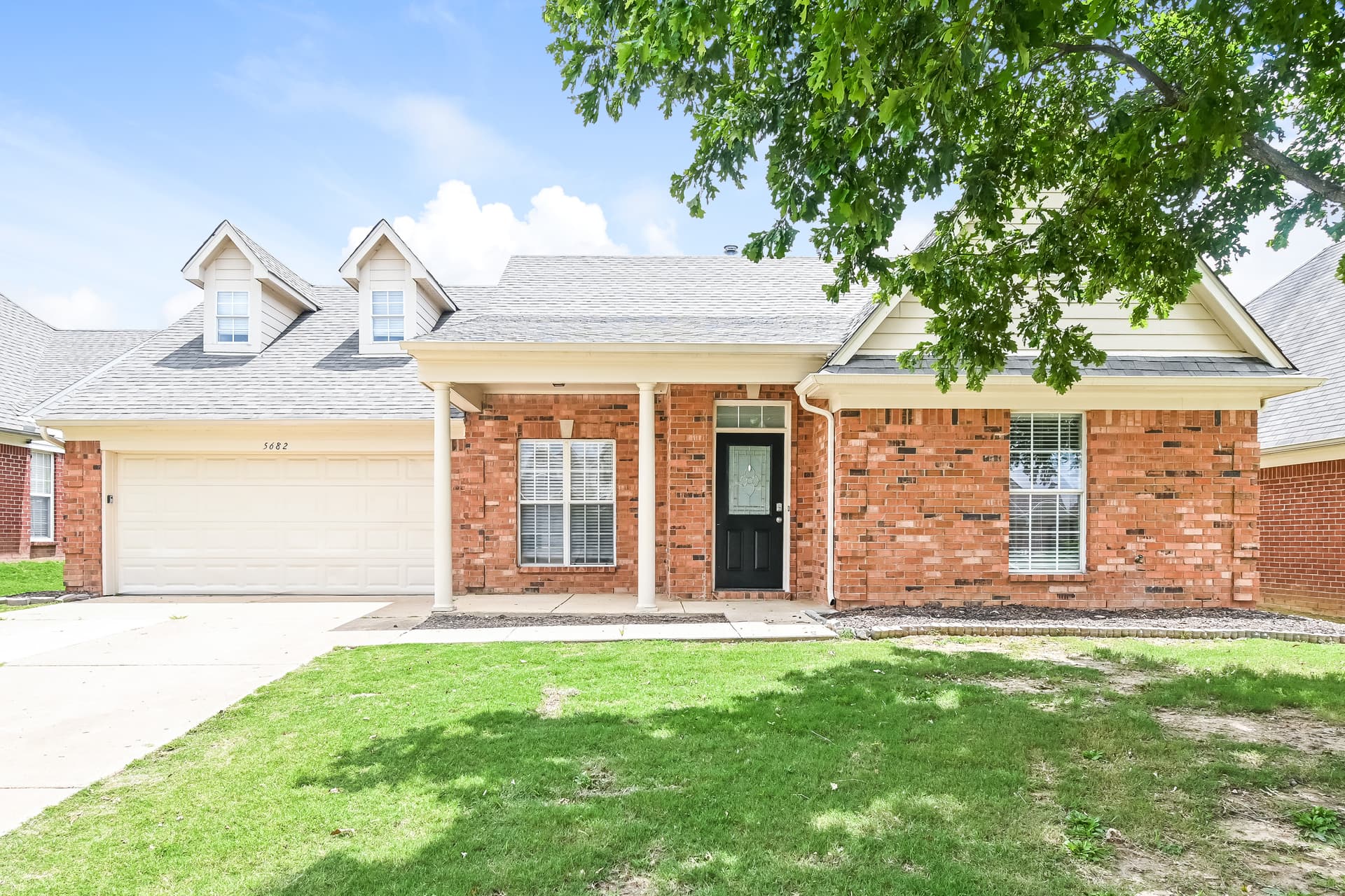 5682 Hunters Chase Dr