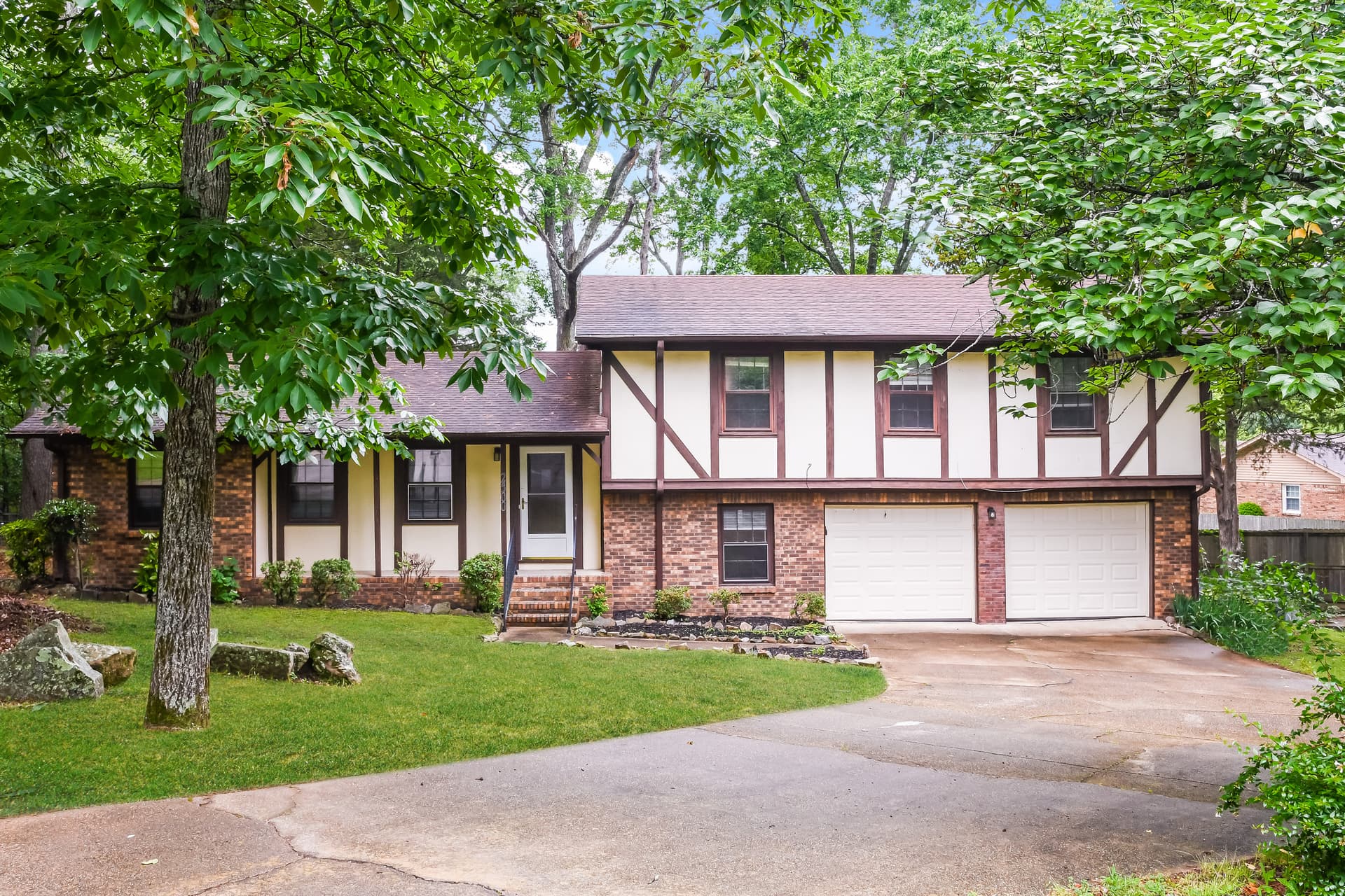 2500 Glen Echo Circle
