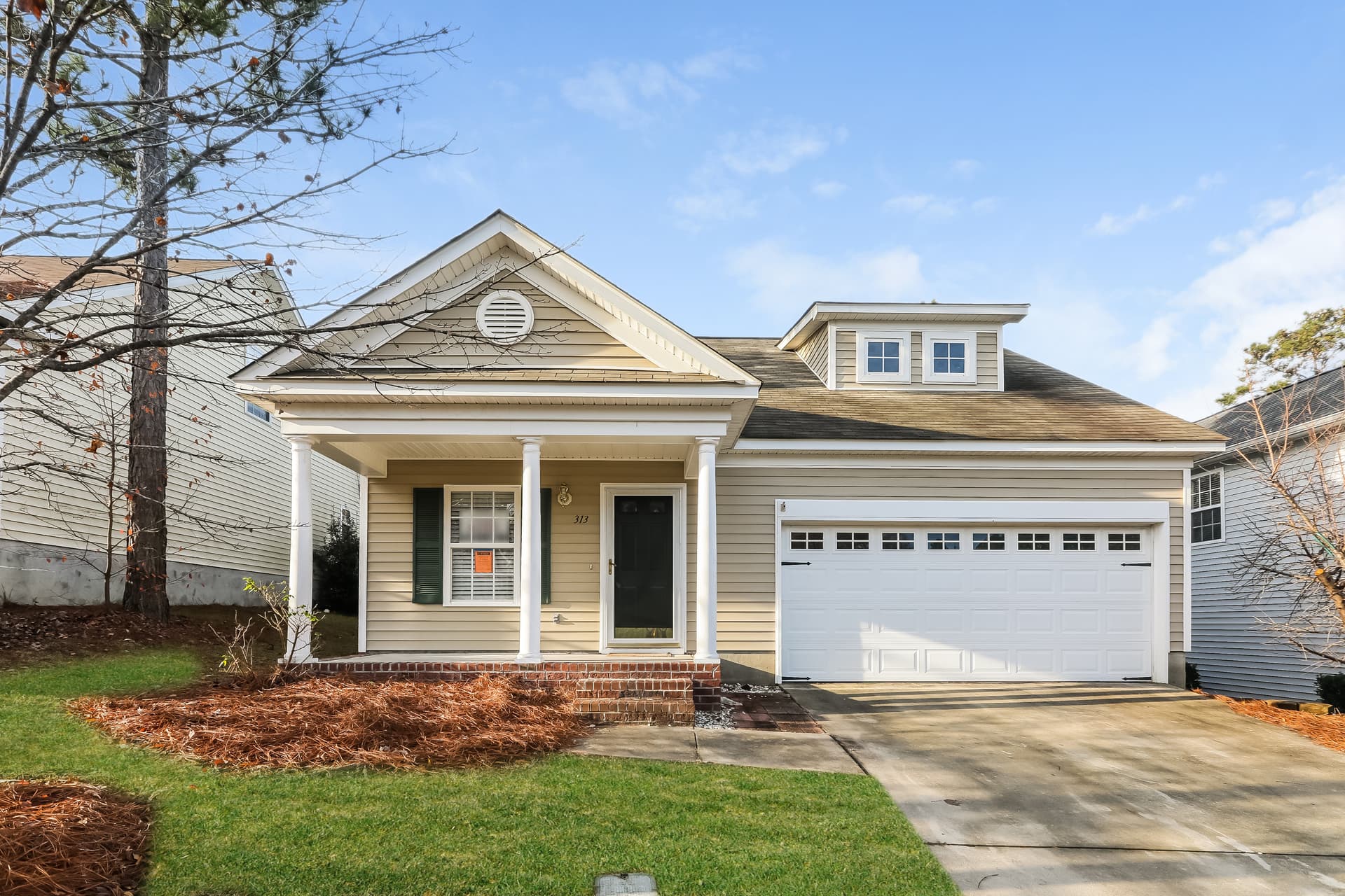 313 Denman Loop