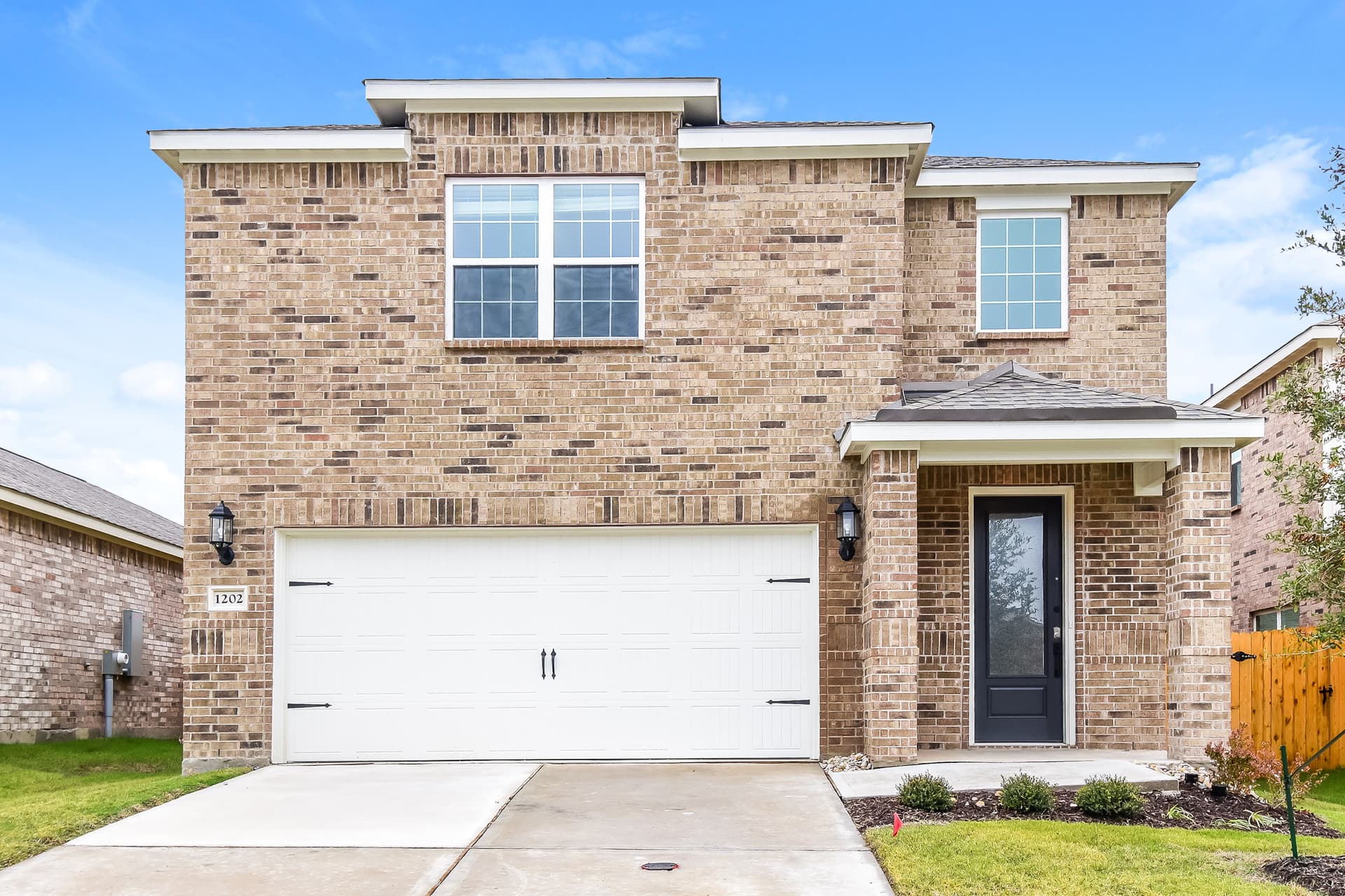 1202 Ginsburg Ln