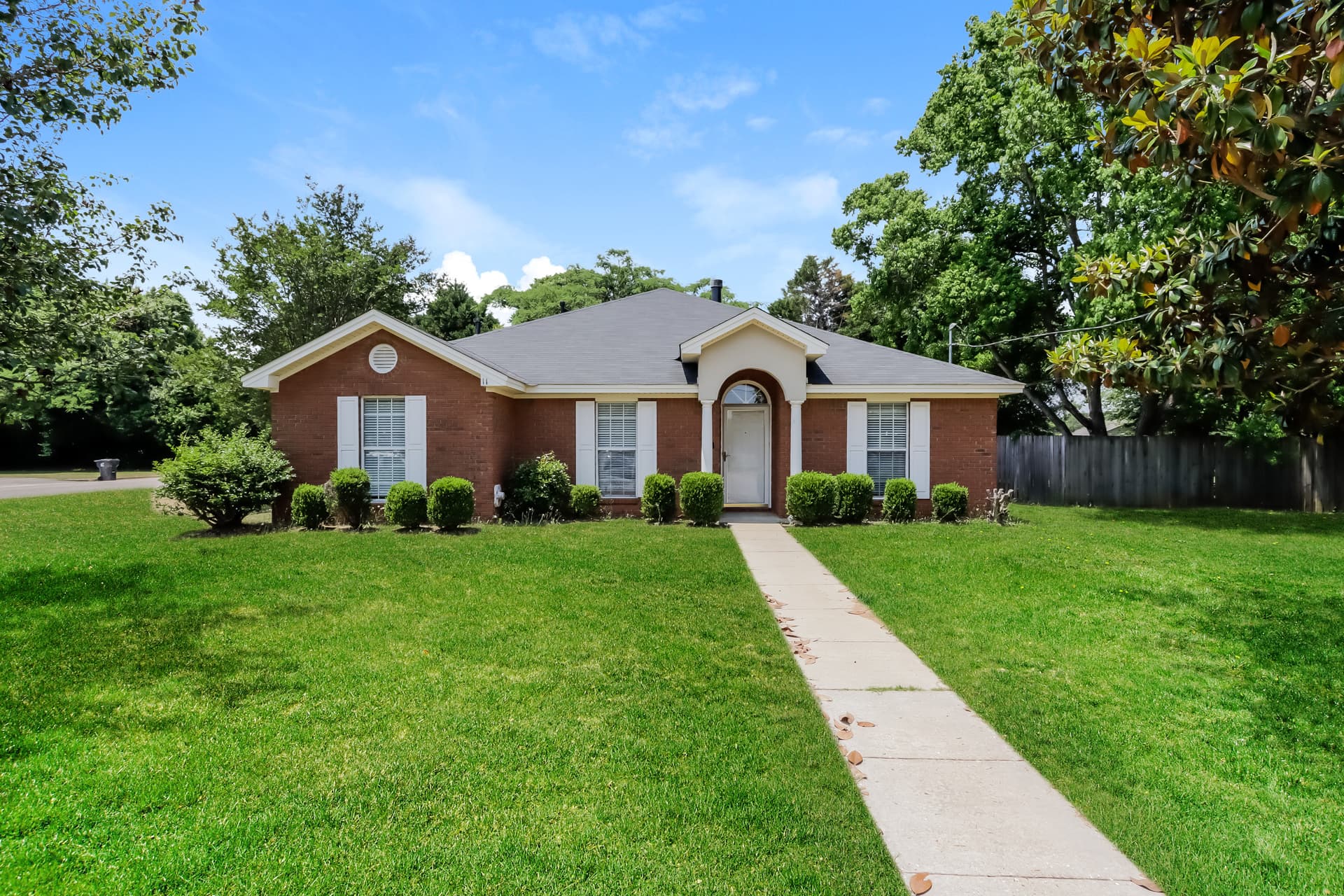 11 N Springfield Drive