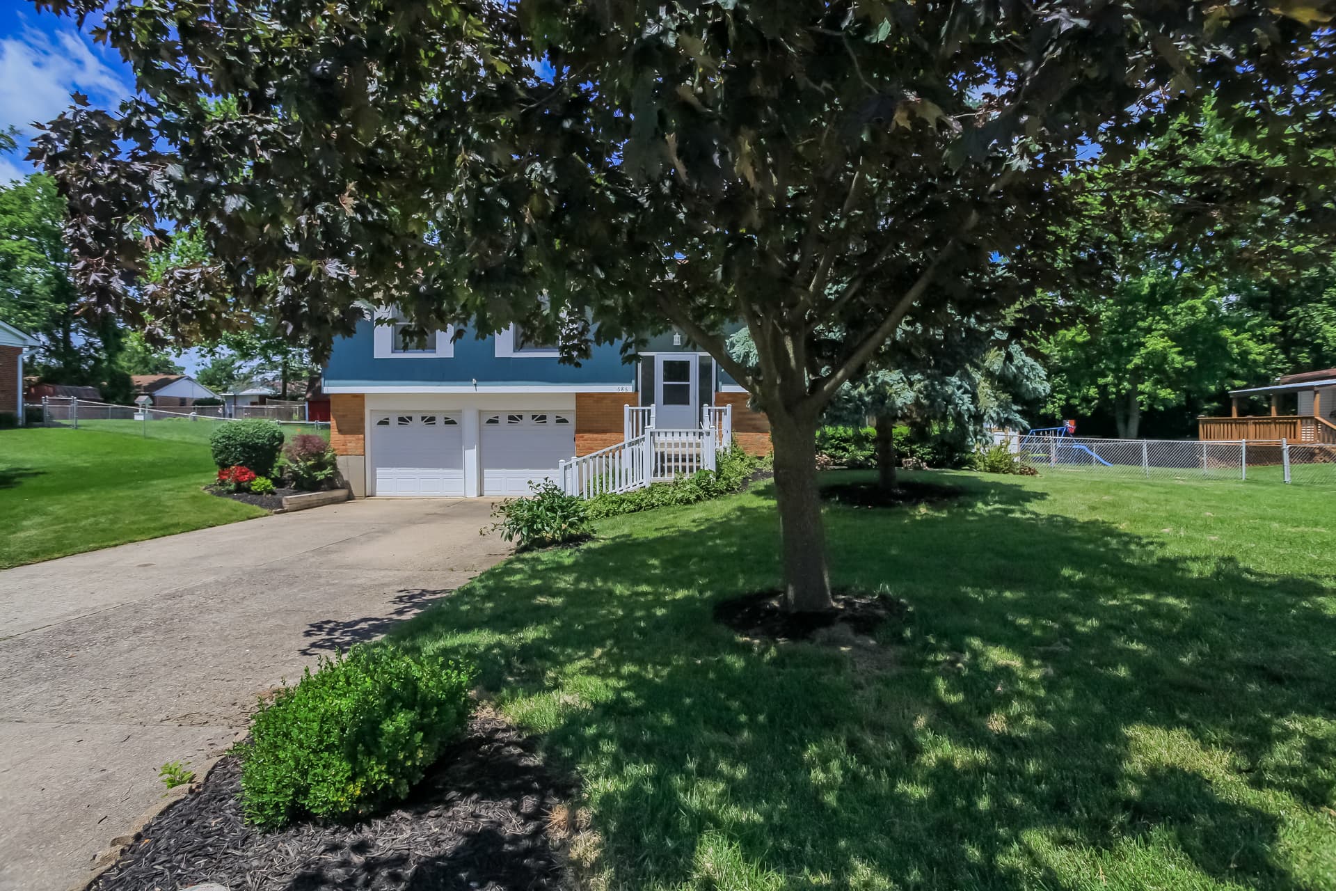 686 Cloverdale Ave