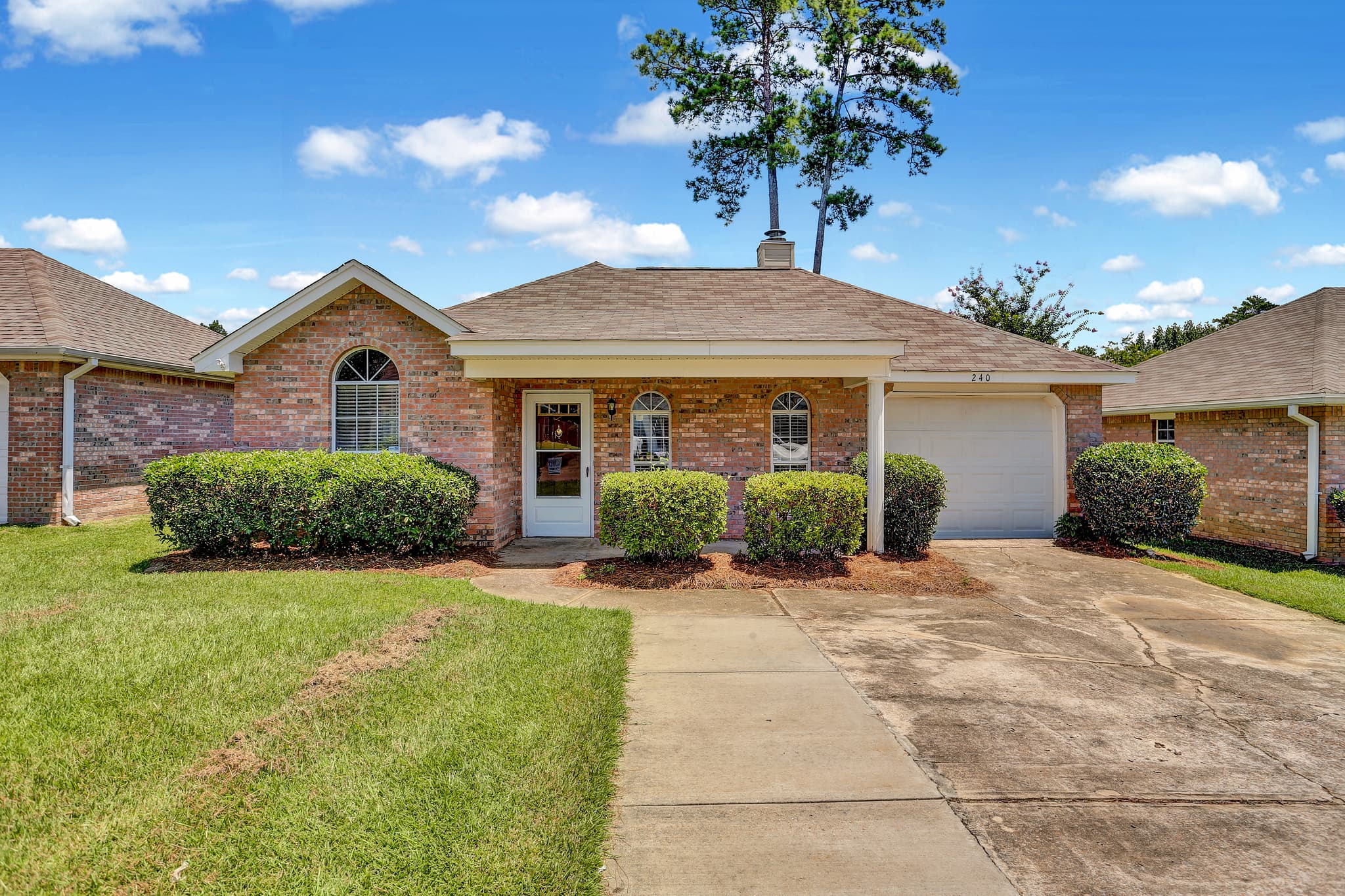 240 Sunchase Dr